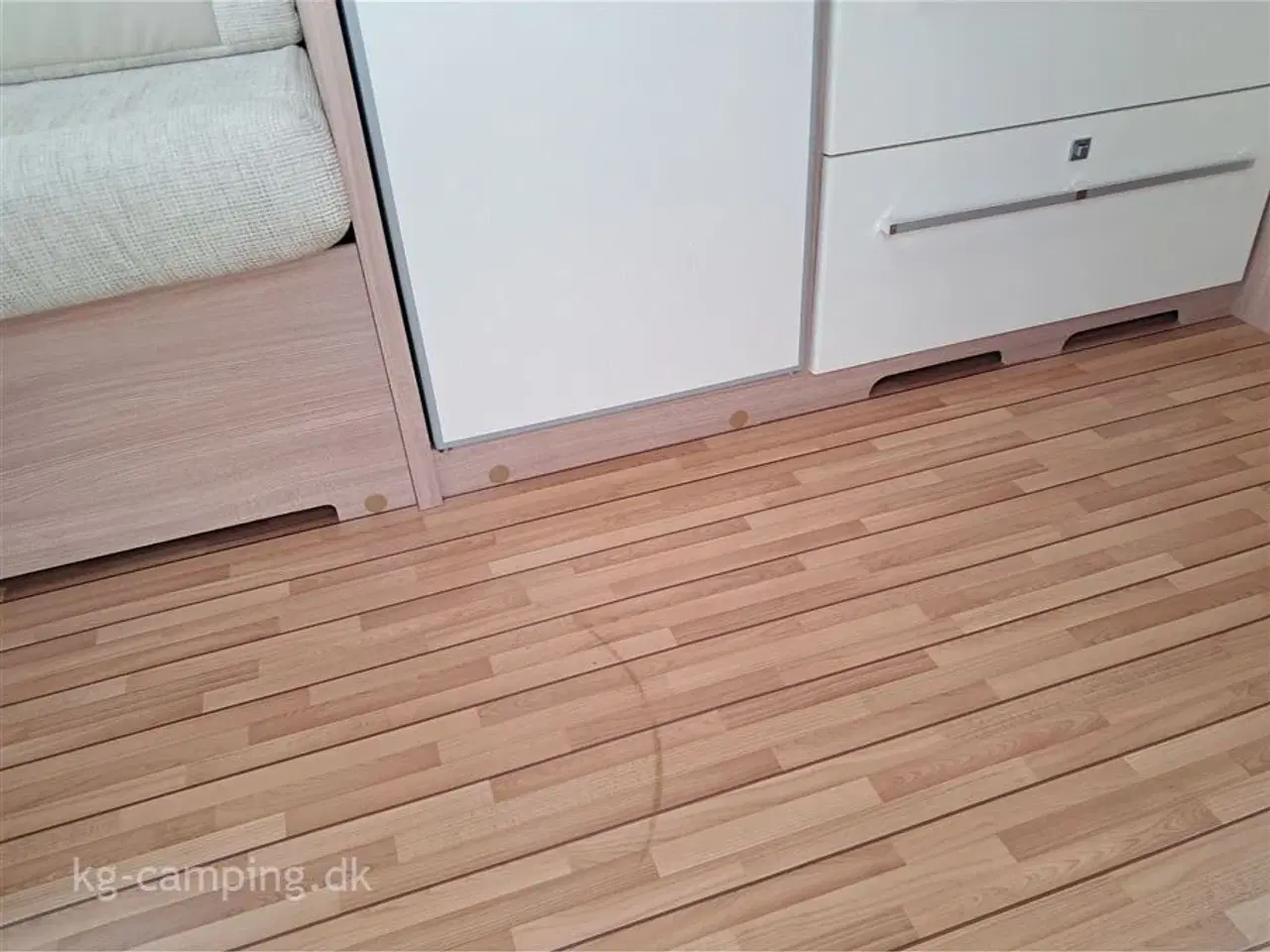 Billede 13 - 2012 - Knaus Südwind 500 FU Celebration   Velholdt 50 års Jubilæumsmodel inkl. Solcelle pakke og Isabella Commodore fortelt.