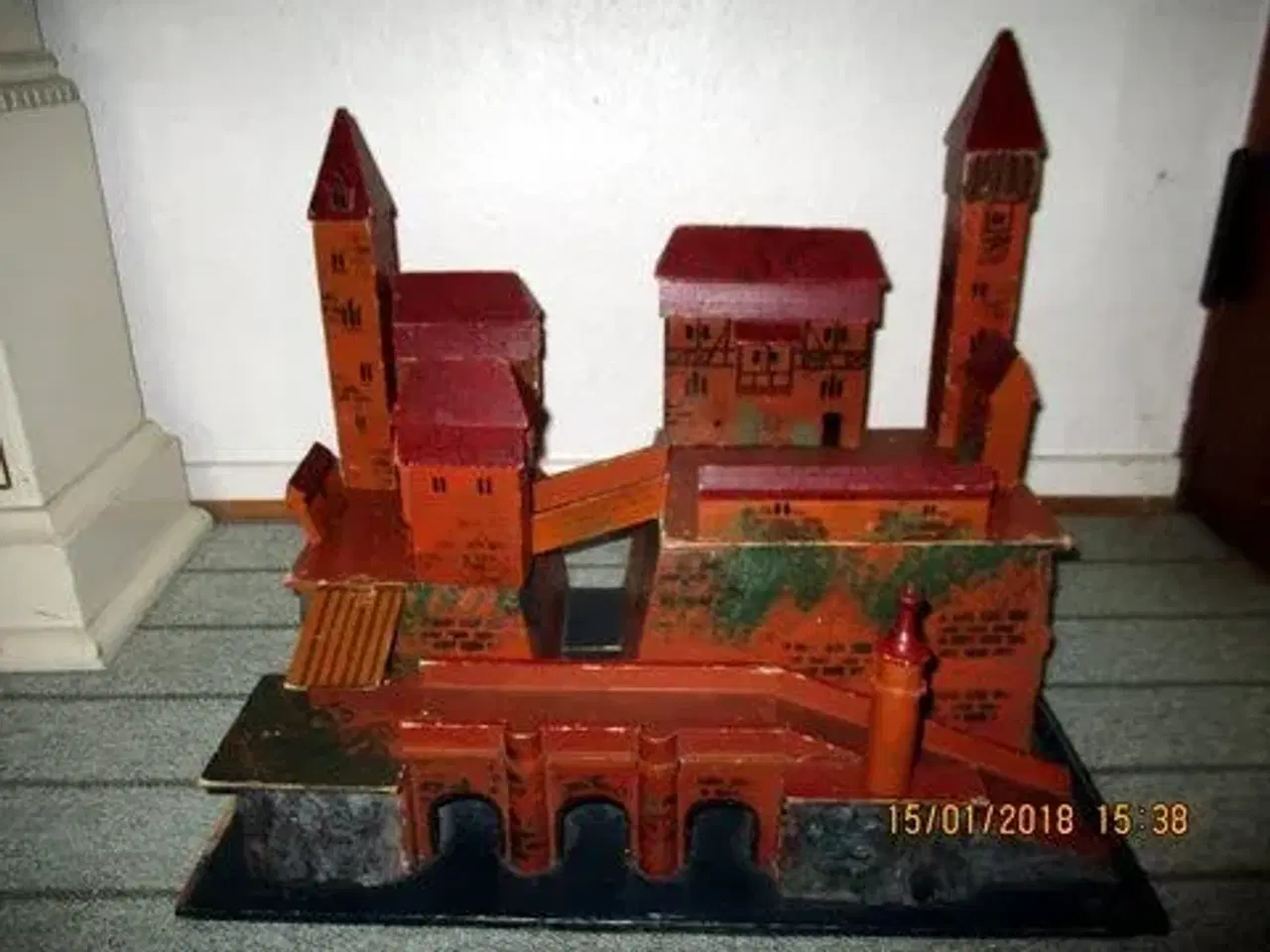 Billede 1 - Antik legetøjs borg- / fæstningsbygning.
