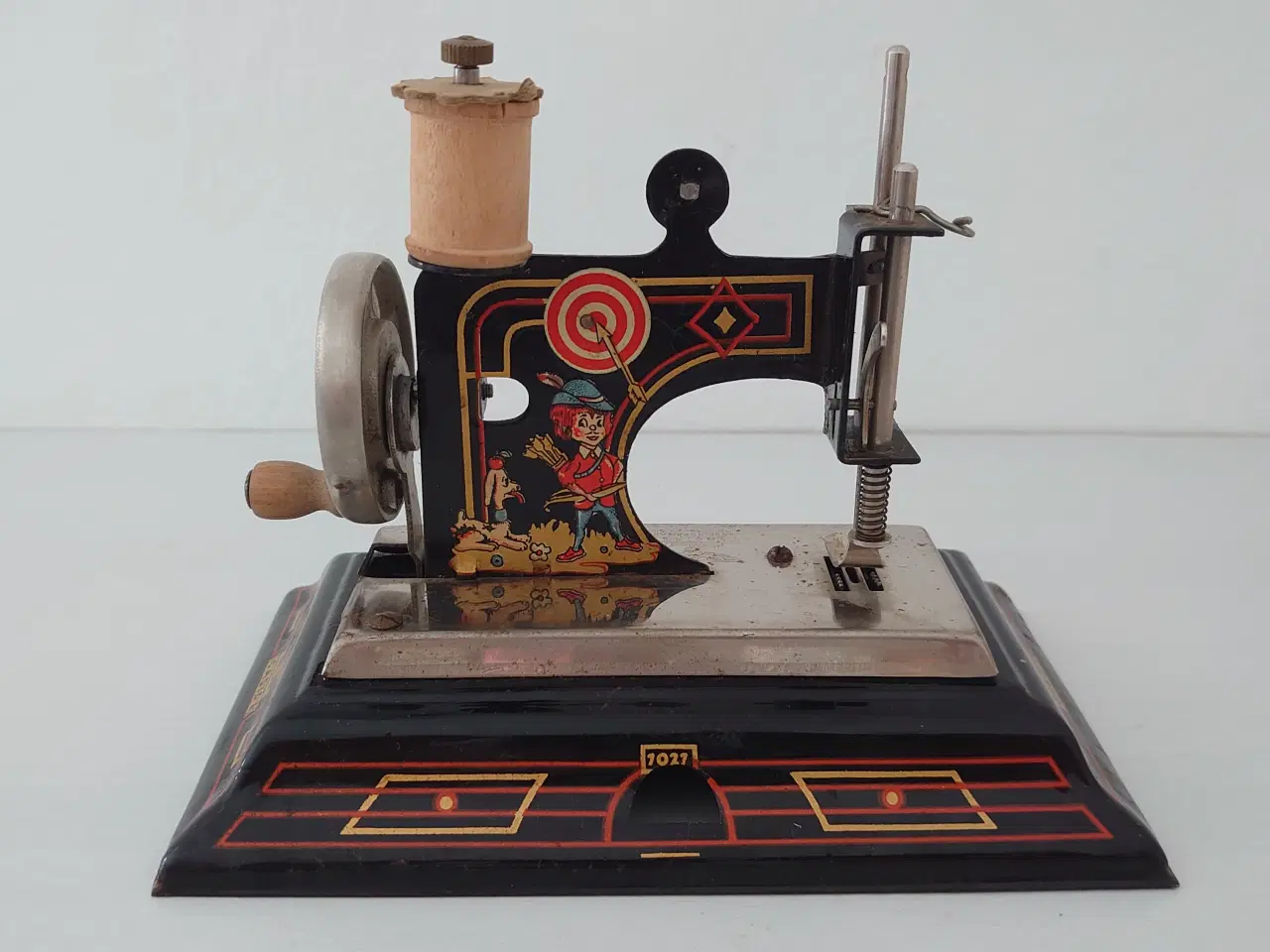 Billede 1 - Miniature symaskine i blik .Model Casige. Ca. 1940