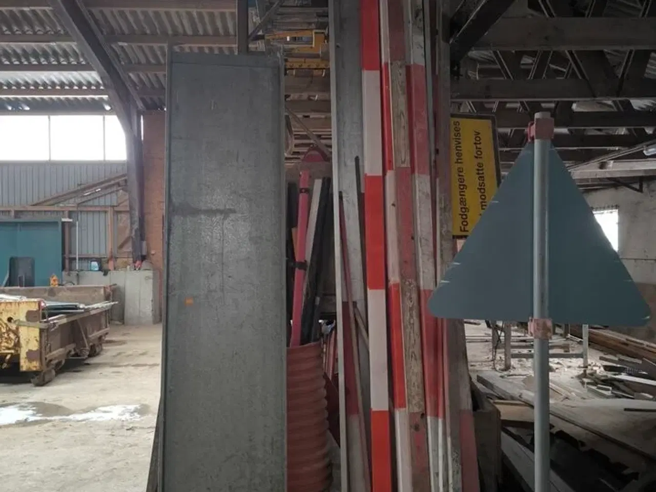 Billede 2 - Div. Afspærringsmateriel, skilte m.m.