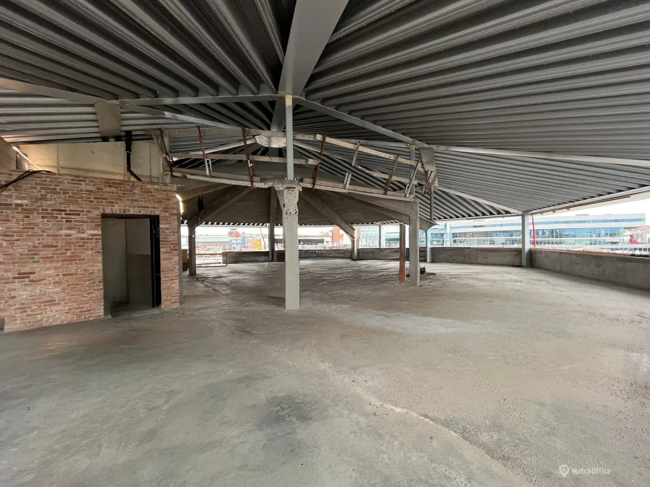 Billede 3 - Lyst og karakterfuldt kontor med havneudsigt