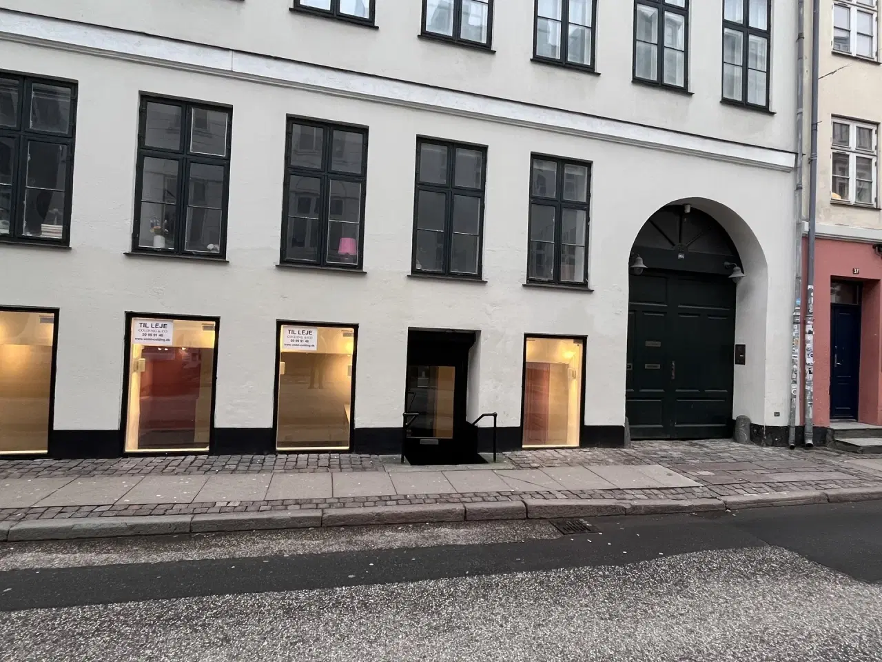 Billede 1 - 66 kvm charmerende butik i Studiestræde beliggende i høj lys Kælder