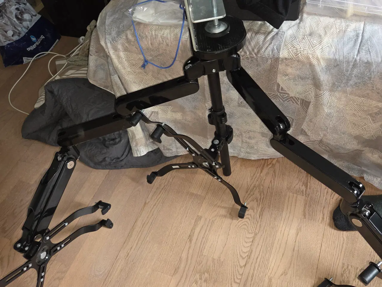 Billede 1 - Monitorholder til 3 skærme, bord montering