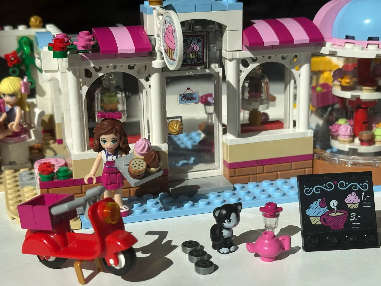 Billede 1 - LEGO Friends - Heartlake cupcake-café 41119