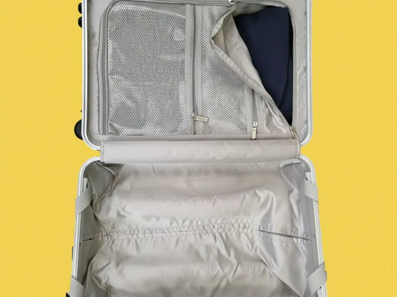 Billede 1 - Kuffert Stadig uåbnet - 20 tommer - plads til barn