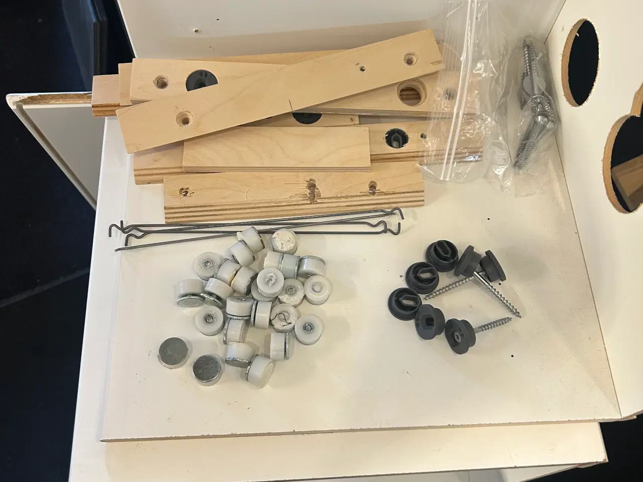 Billede 5 - Diverse Montana reoler inkl. ophæng, sokler