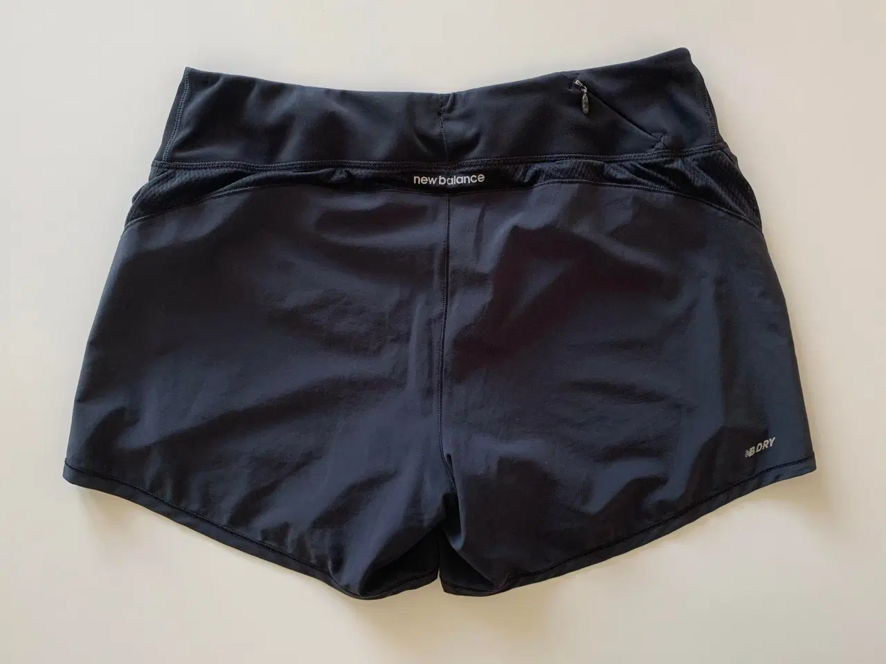 Billede 4 - New Balance Impact 5 Inch 2 in 1 shorts, damemodel