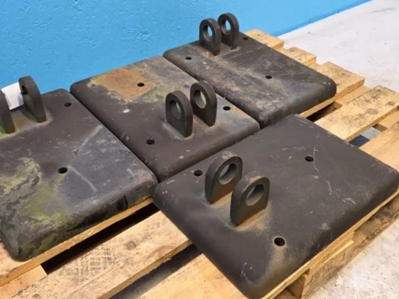 Billede 2 - New Holland B100B Bremseklods 87737015  4Stk