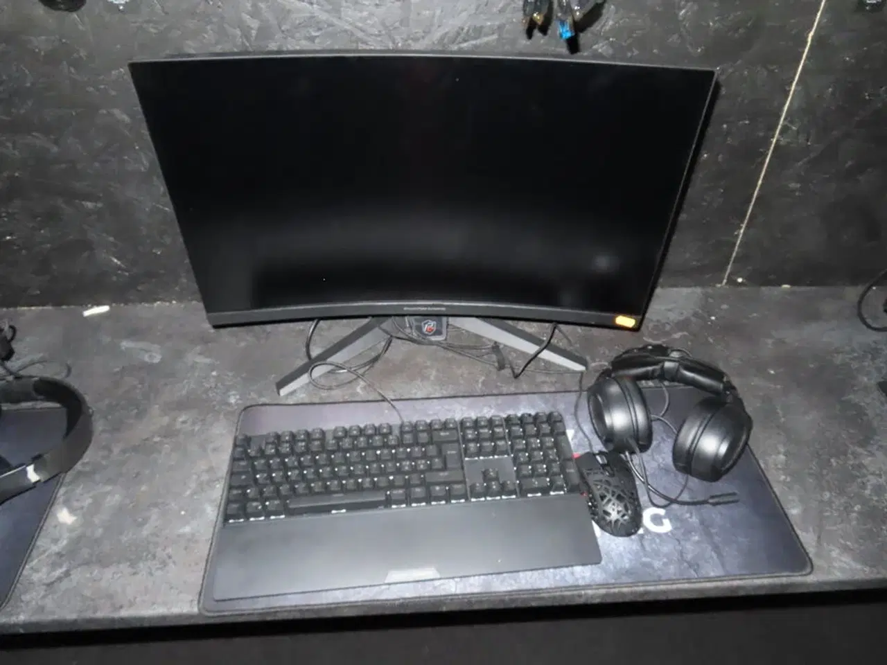 Billede 1 - 27" curved gaming monitor, ASROCK PHANTOM GAMING pg27f15rs1a