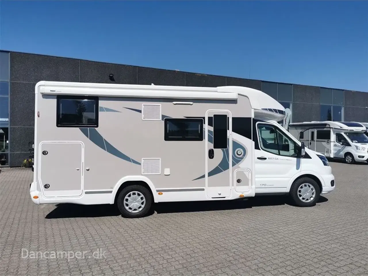 Billede 2 - 2023 - Chausson Titanium 627 GA Premium   Enkeltsenge + hæve-/sænkeseng, 5 selepladser, 4 sovepladser mulighed for 5, 170Hk Aut, Bi-Xeneon med ledlys,meget udstyr