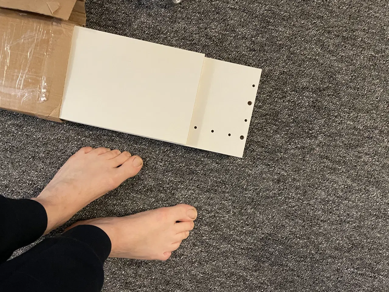 Billede 11 - Aubo skab i valnødsfolie med hylder. Nyt.