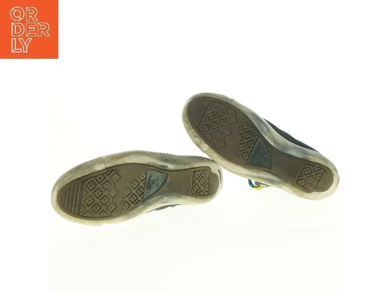 Billede 3 - Converse sneakers med regnbuefarvede snørebånd fra Converse (str. 5,5)