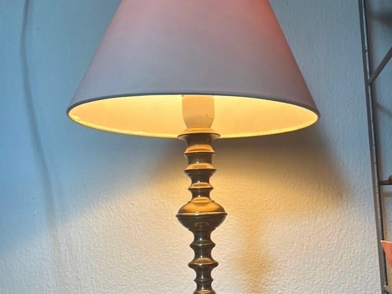 Billede 1 - Bordlampe i massiv messing 
