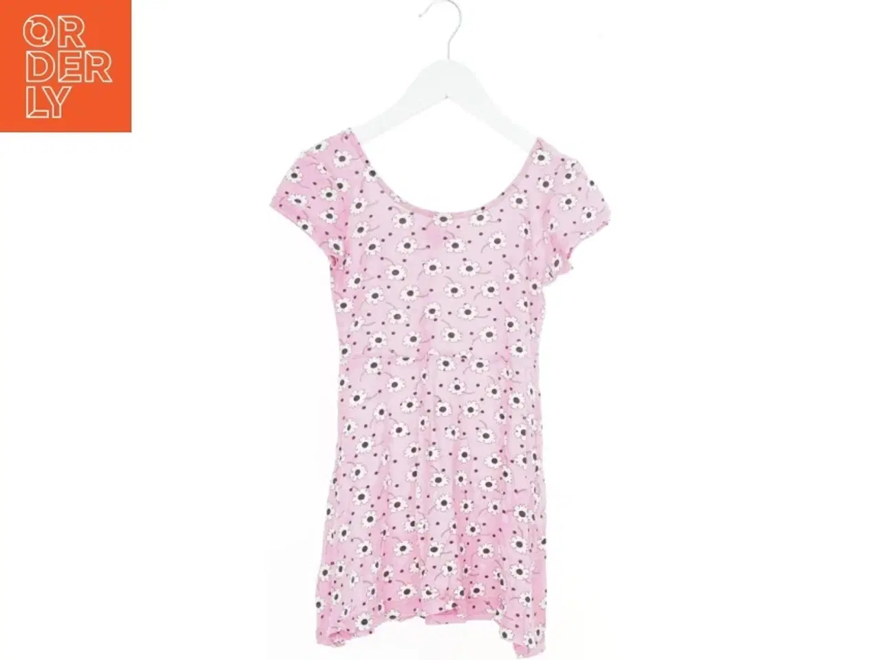 Billede 1 - Lyserød kjole med blomsterprint fra Young dimension (str. 134)