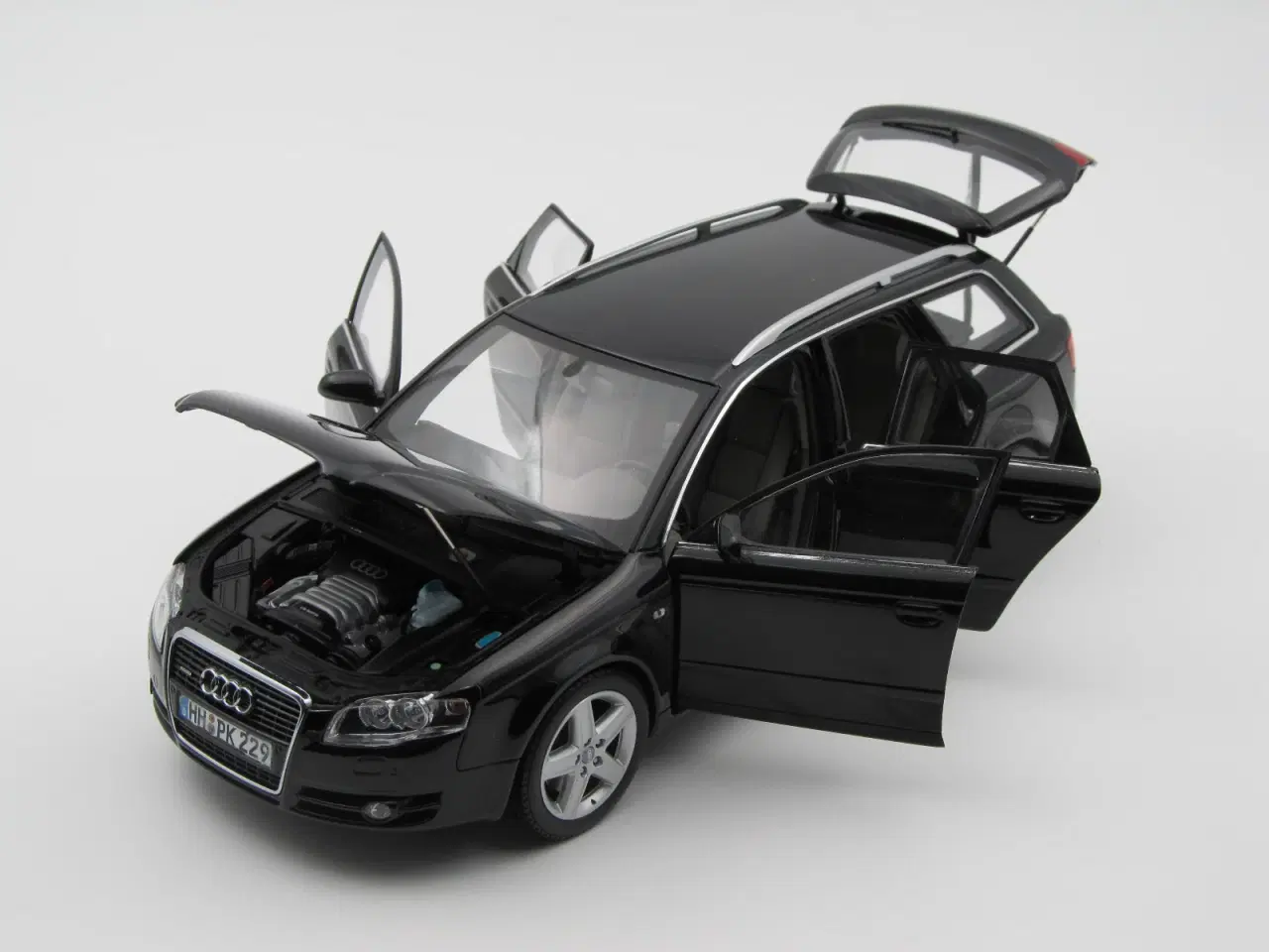 Billede 5 - 2005 Audi A4 Avant 3,2 FSI Quattro Minichamps 1:18