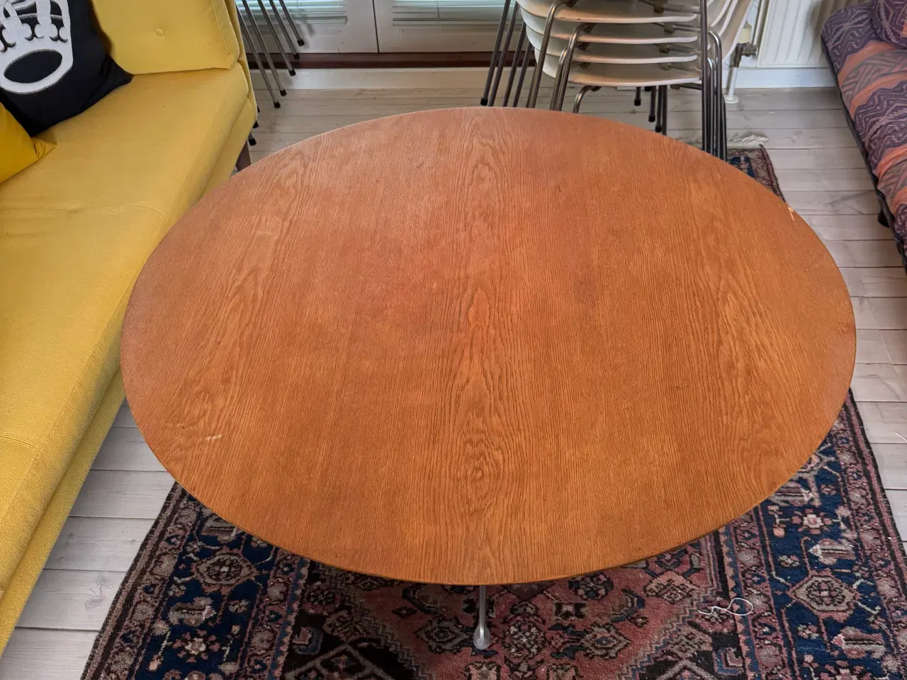 Billede 1 - Rundt bord med teak bordplade, diameter 1,02m,