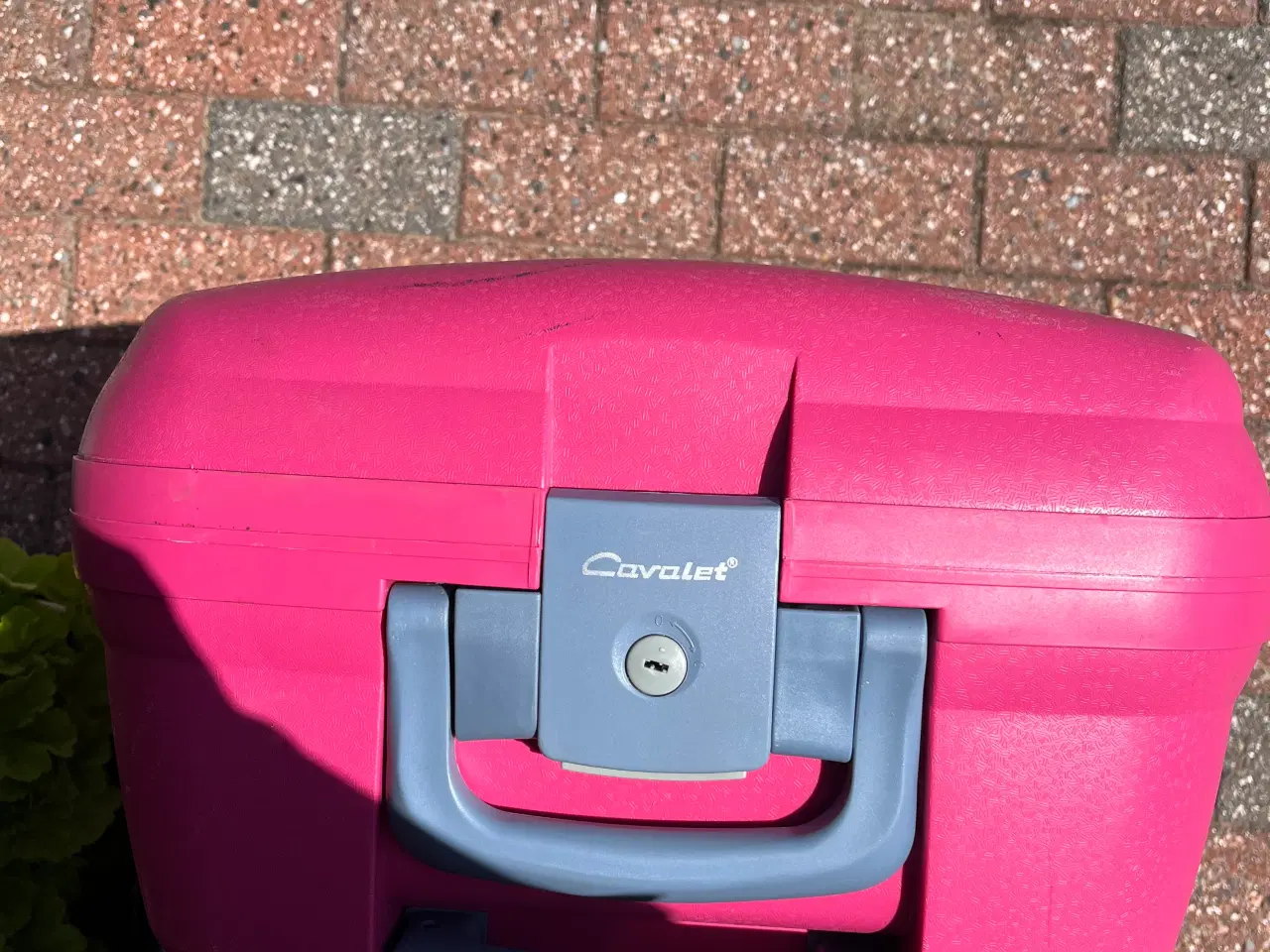 Billede 1 - Pink kuffert hård m/lås og kode