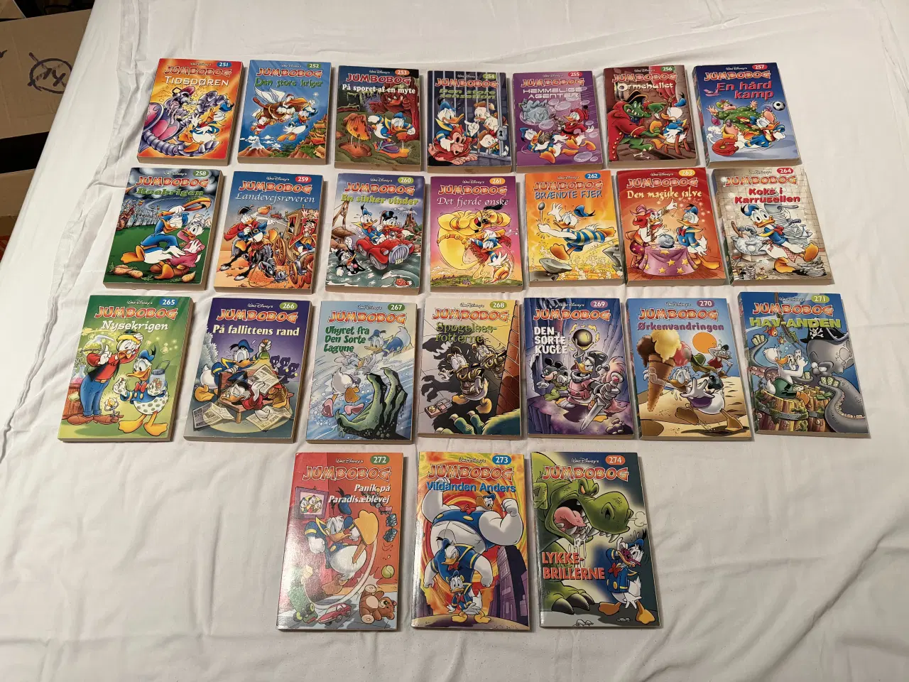 Billede 11 - Jumbobøger – næsten 200 sælges