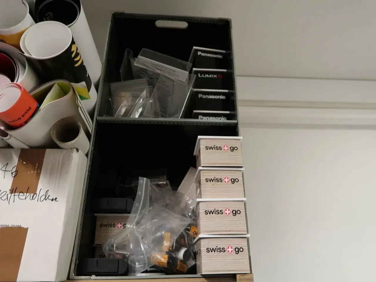 Billede 2 - Lagerreol med indhold