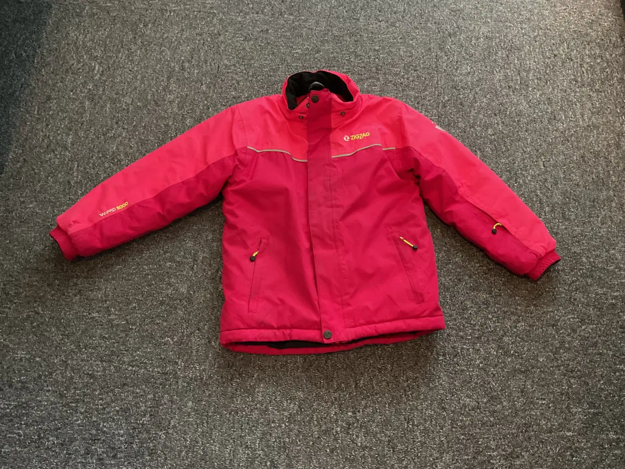 Billede 1 - Vinter/ski jakke og elefanthue str 128/134