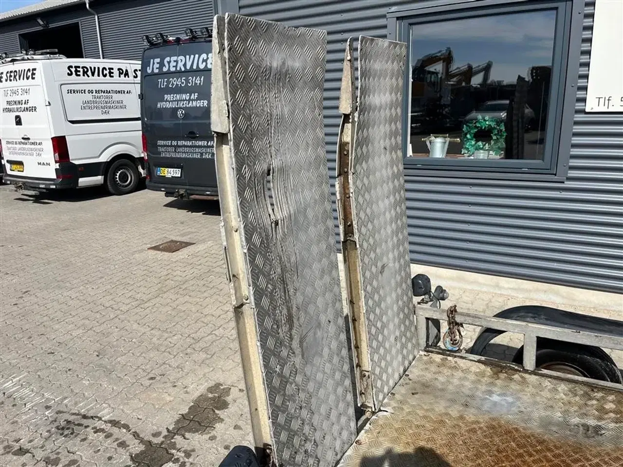 Billede 12 - Ifor Williams Model 4 lille maskintrailer med ramper.