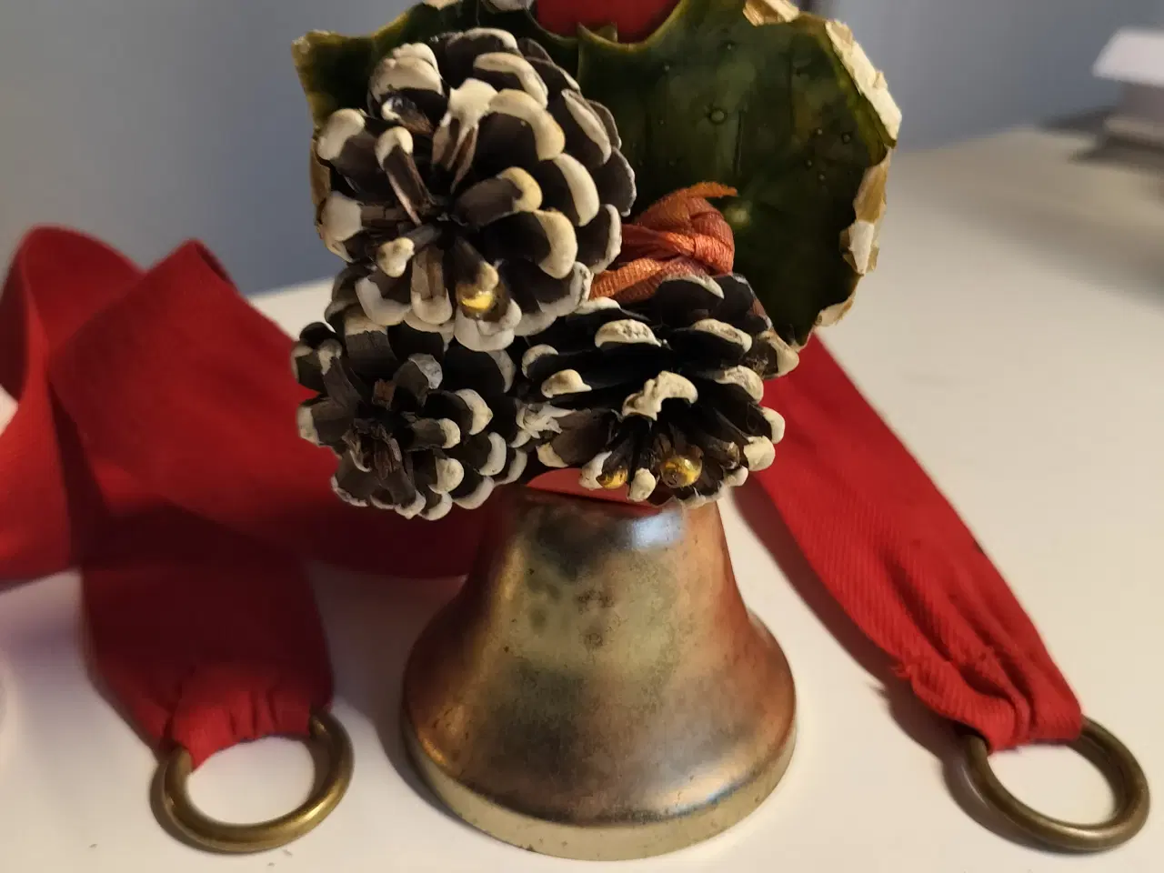 Billede 3 - Gammel julepynt. Gamle juleklokker med pynt