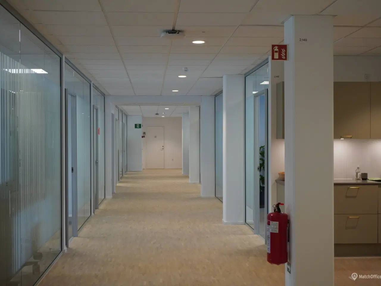 Billede 11 - Lagerlejemål med højt til loftet og nem logistik midt i Lyngby