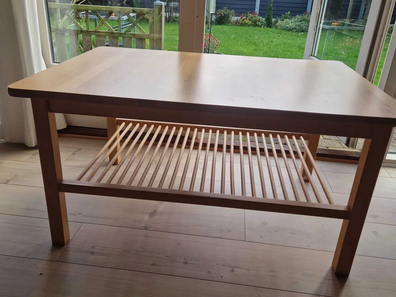 Billede 2 - Sofabord i lyst træ.