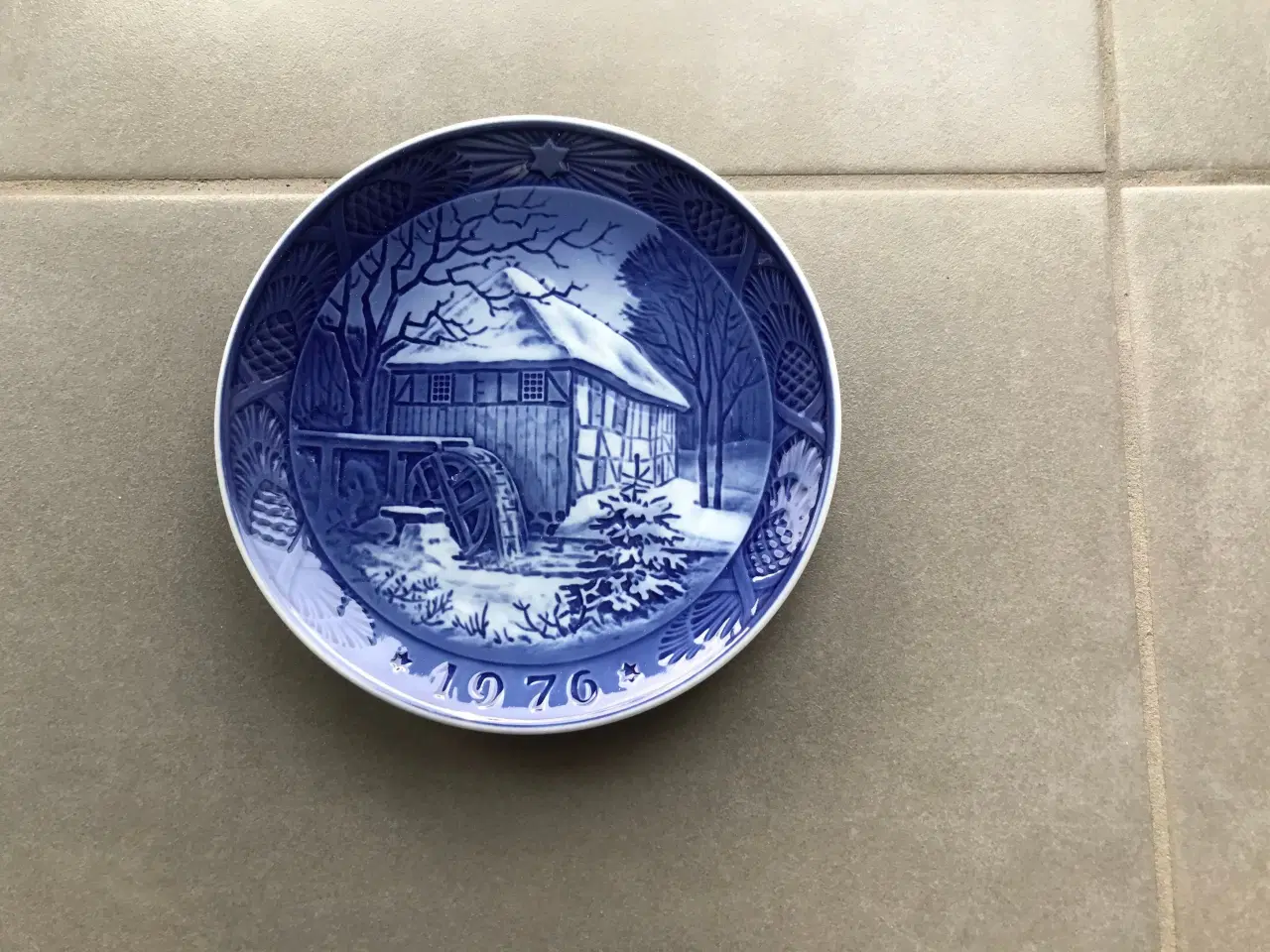 Billede 1 - Royal copenhagen juleplatte 1976