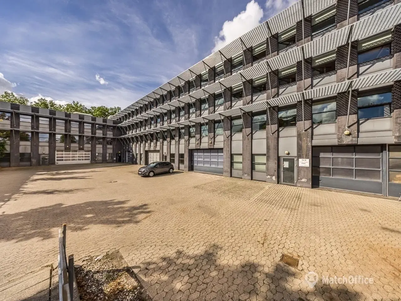 Billede 5 - Kontor med lys fra alle sider på 1. sal