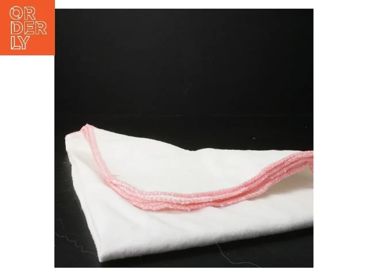 Billede 2 - Hvidt bomuldsklæde med lyserød kant fra Tæppe (str. 75 x 65 cm)