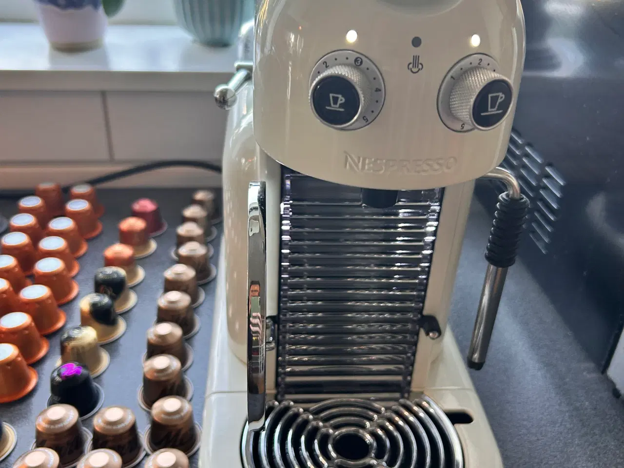 Billede 2 - Nespresso maestria i creme hvid espressomaskine
