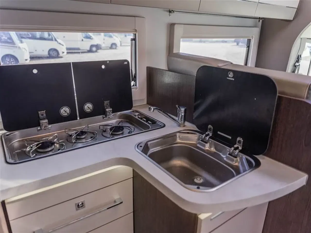 Billede 9 - 2023 - Benimar Sport 363 NK Ekstrem velholdt autocamper til familien