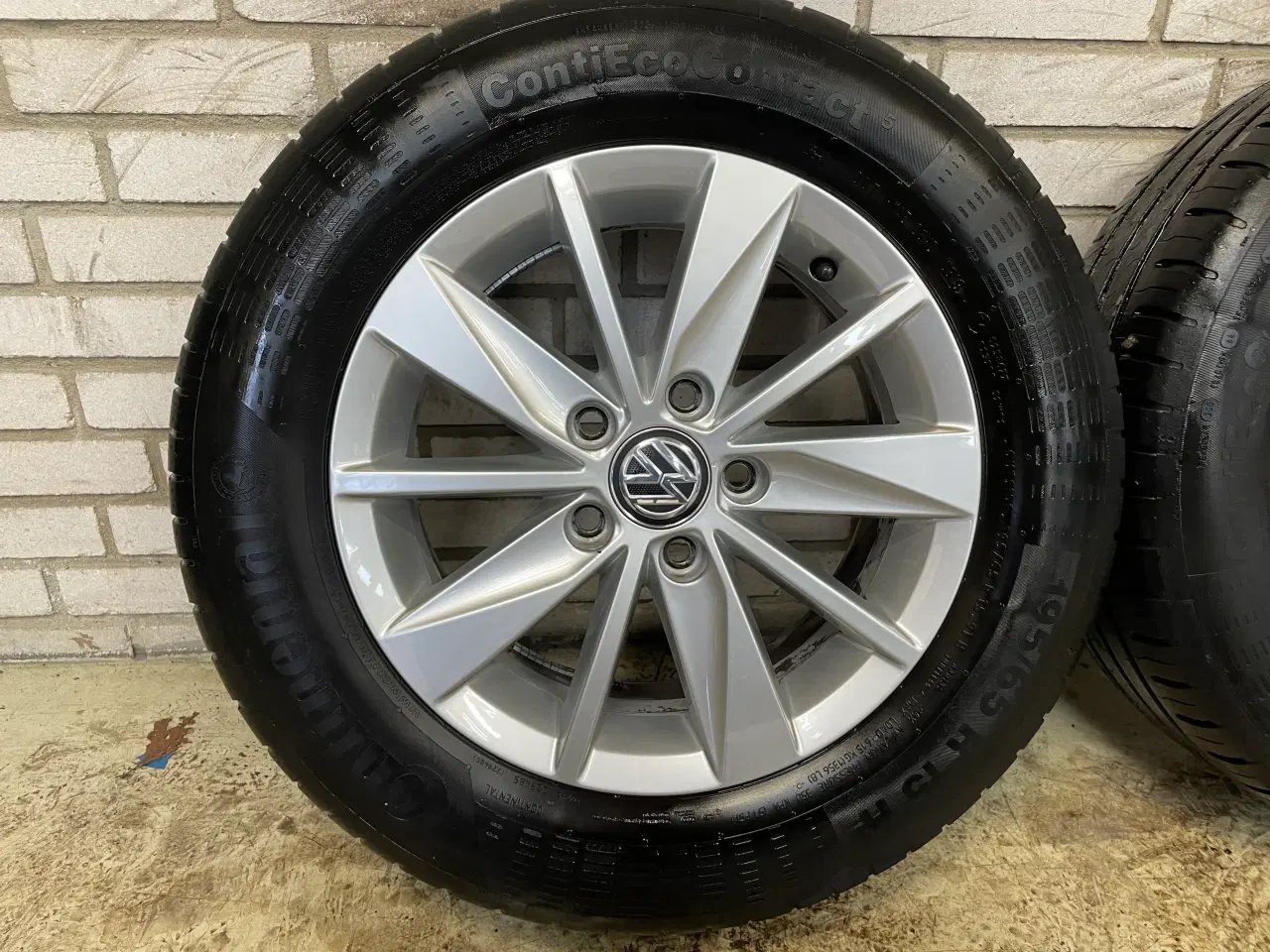 Billede 3 - 15 VW Golf 195/65r15 Ref.C0 sommer