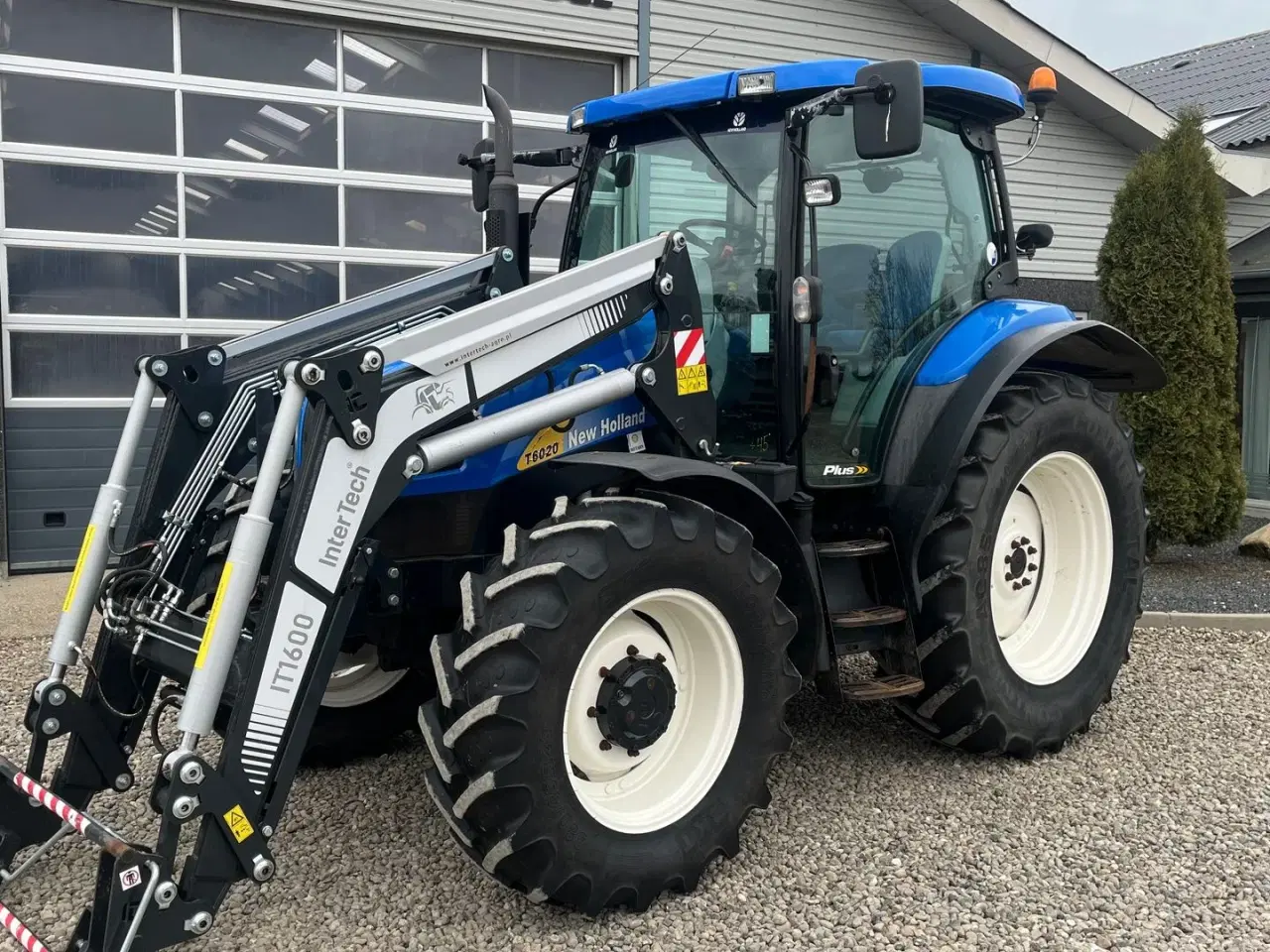 Billede 2 - New Holland T6020 Plus, med frontlæsser