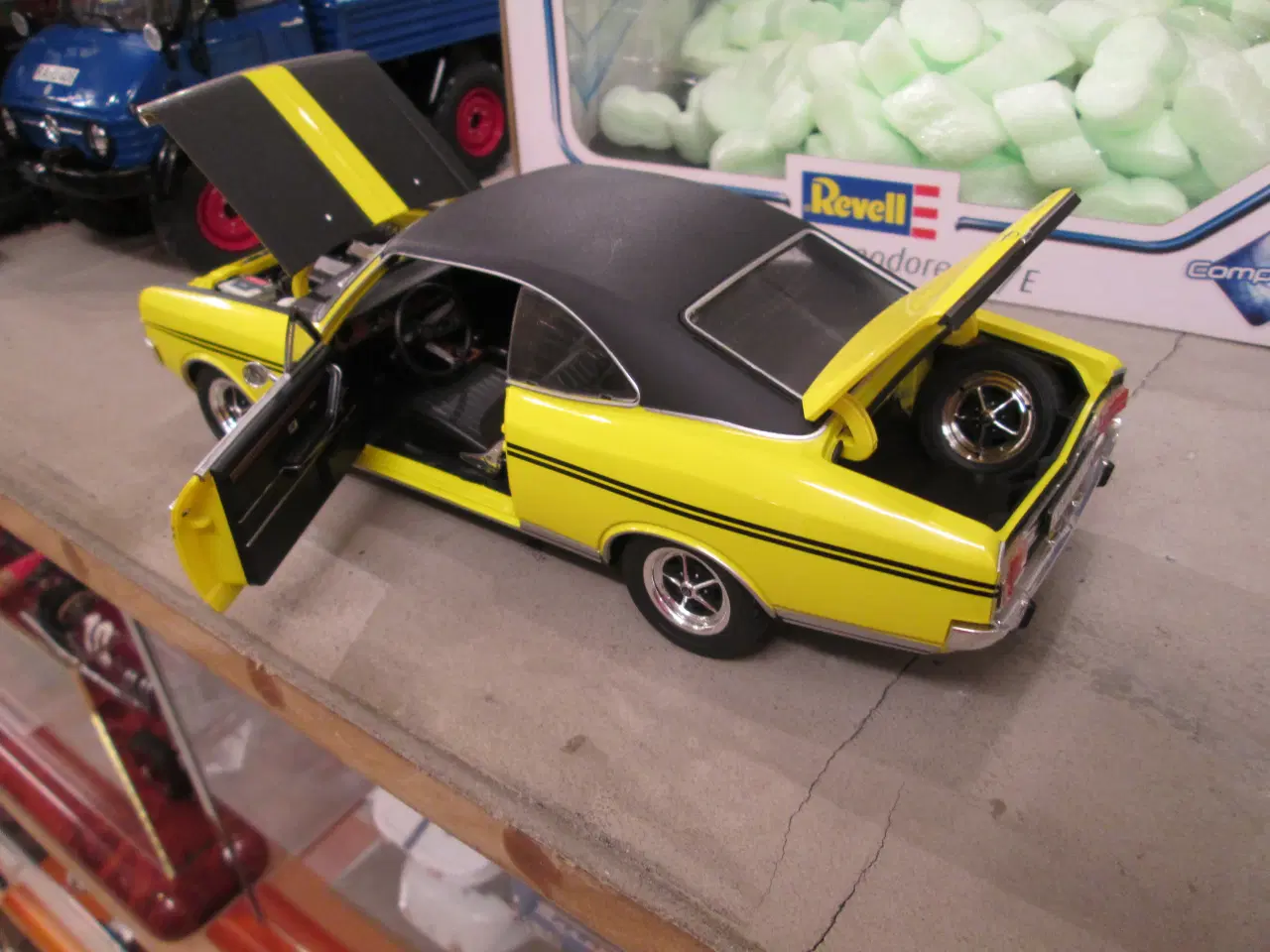 Billede 4 - Opel Commodore GS/E   Revell  1:18
