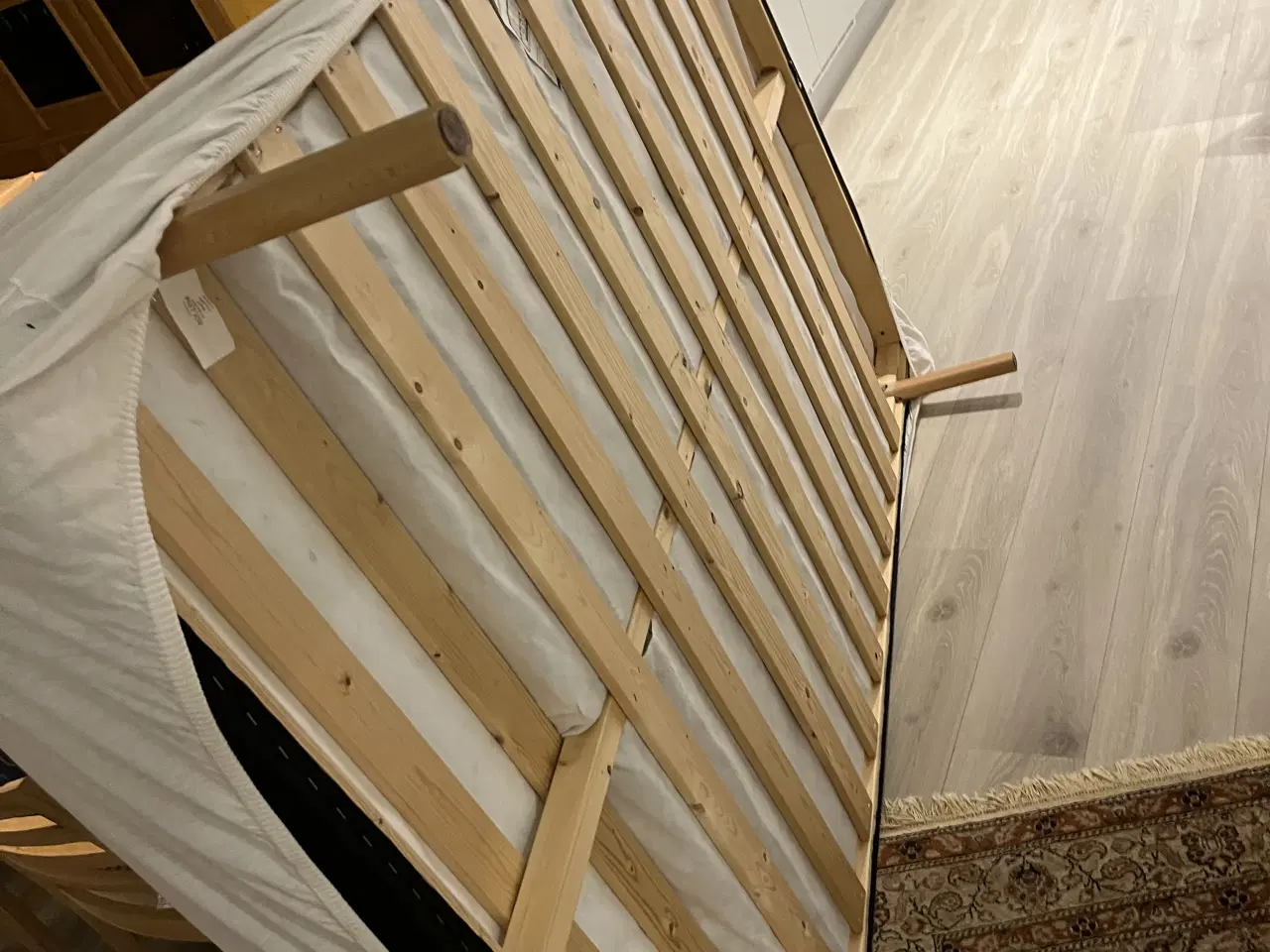 Billede 4 - Boks seng m/4 ben og topmadras