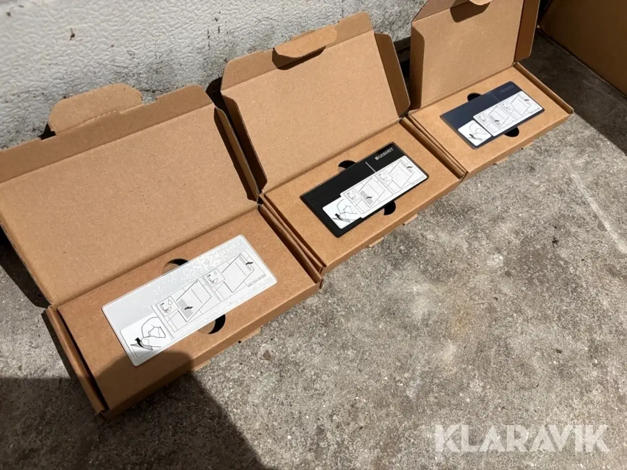 Billede 2 - Trykknap til toiletskyl Geberit stål, hvid og sort glas, 11 styk