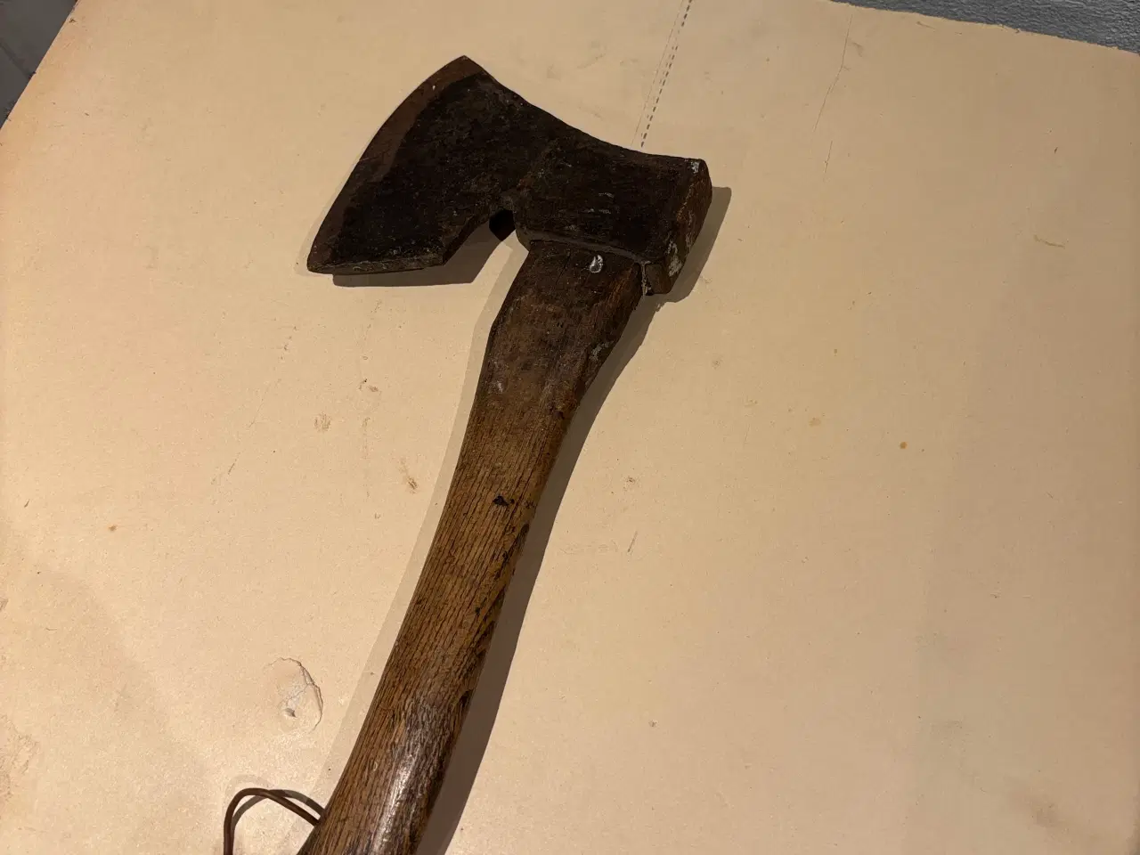 Billede 2 - Bredbile økse med træskaft