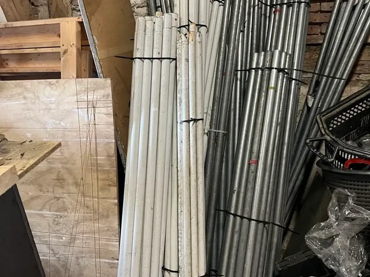 Billede 9 - Stole, partytelte/pavillioner, køleskabe, friture m.v. (se billeder)
