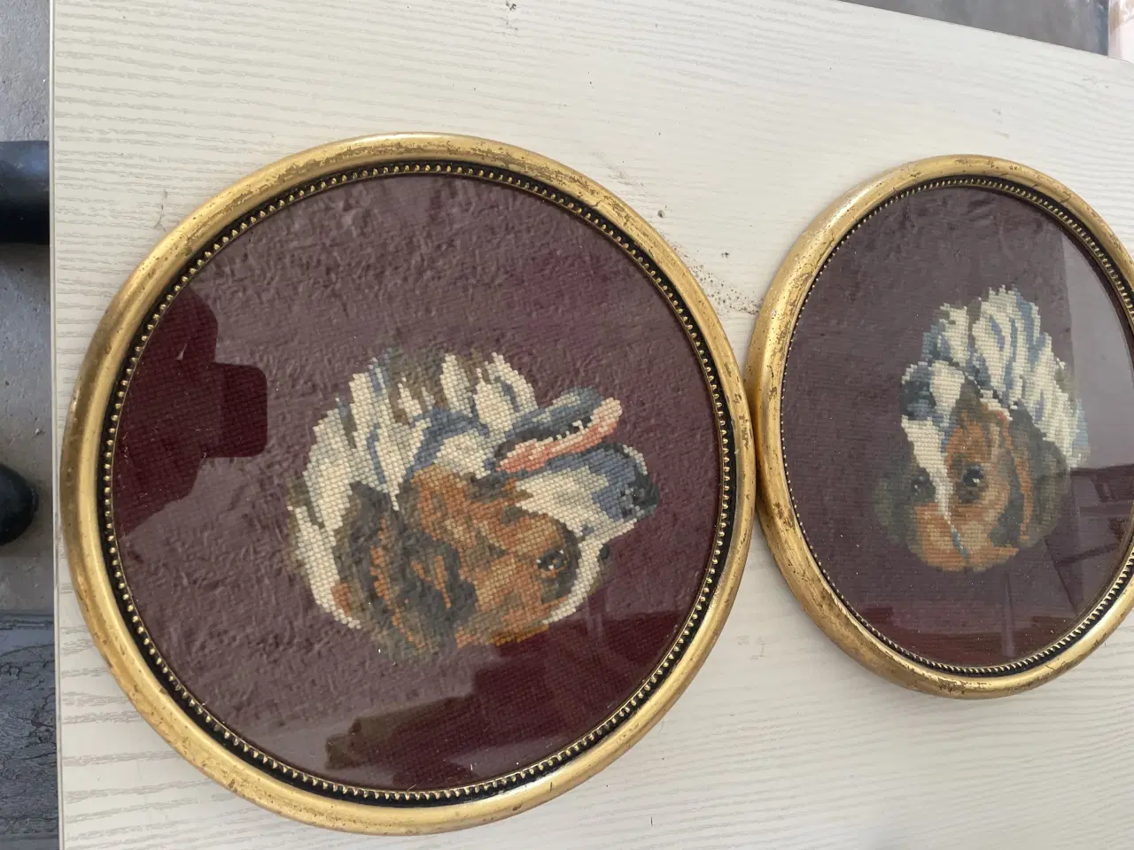 Billede 3 - Antikke runde broderede hunde