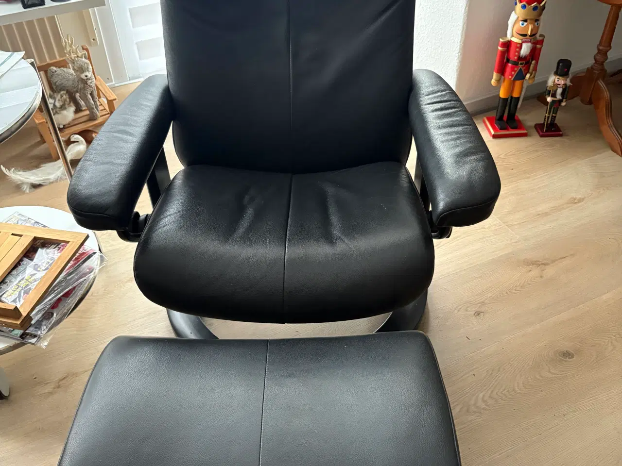 Billede 1 - Sort lænestol med skammel