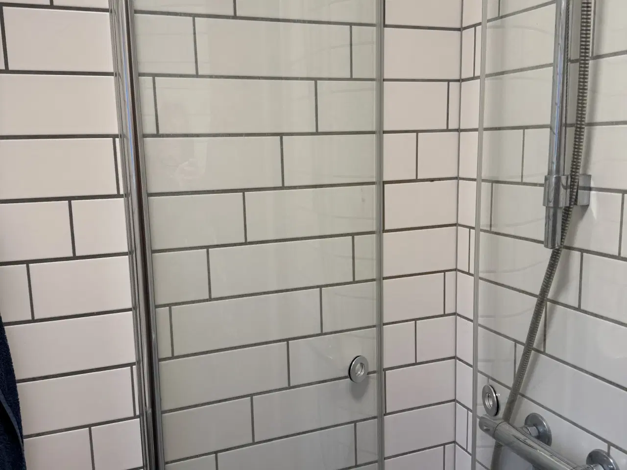 Billede 3 - Brusehjørne - INR til det lille badeværelse