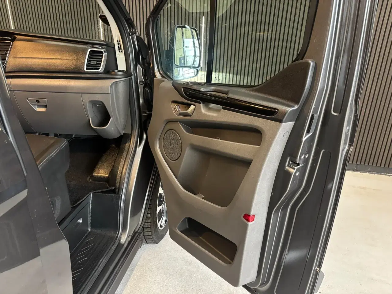Billede 15 - Ford Transit 350 L2 Van 2,0 TDCi 185 Limited aut. H2 FWD
