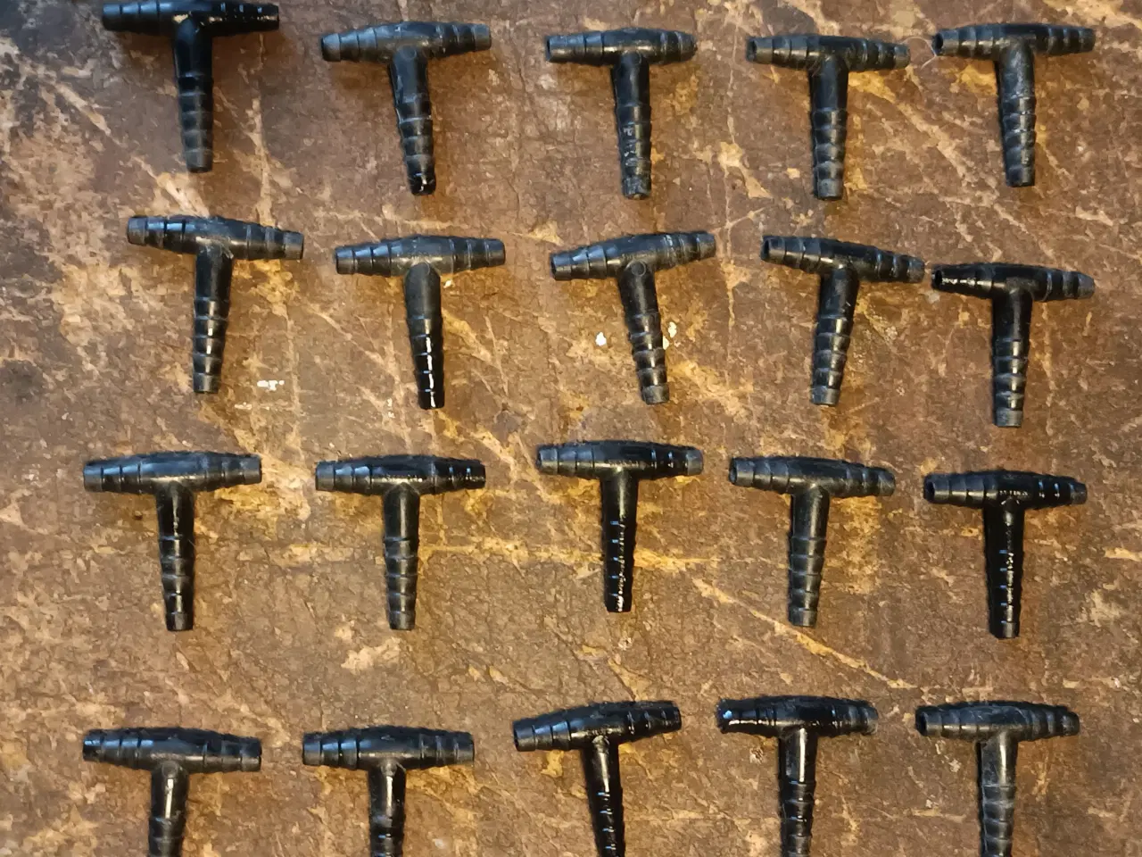 Billede 4 - dryppinde/slanger/alu profil skruer/ophæng kroge