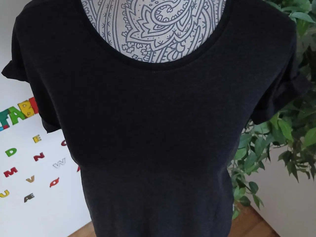 Billede 2 - Top. Only. Small/36