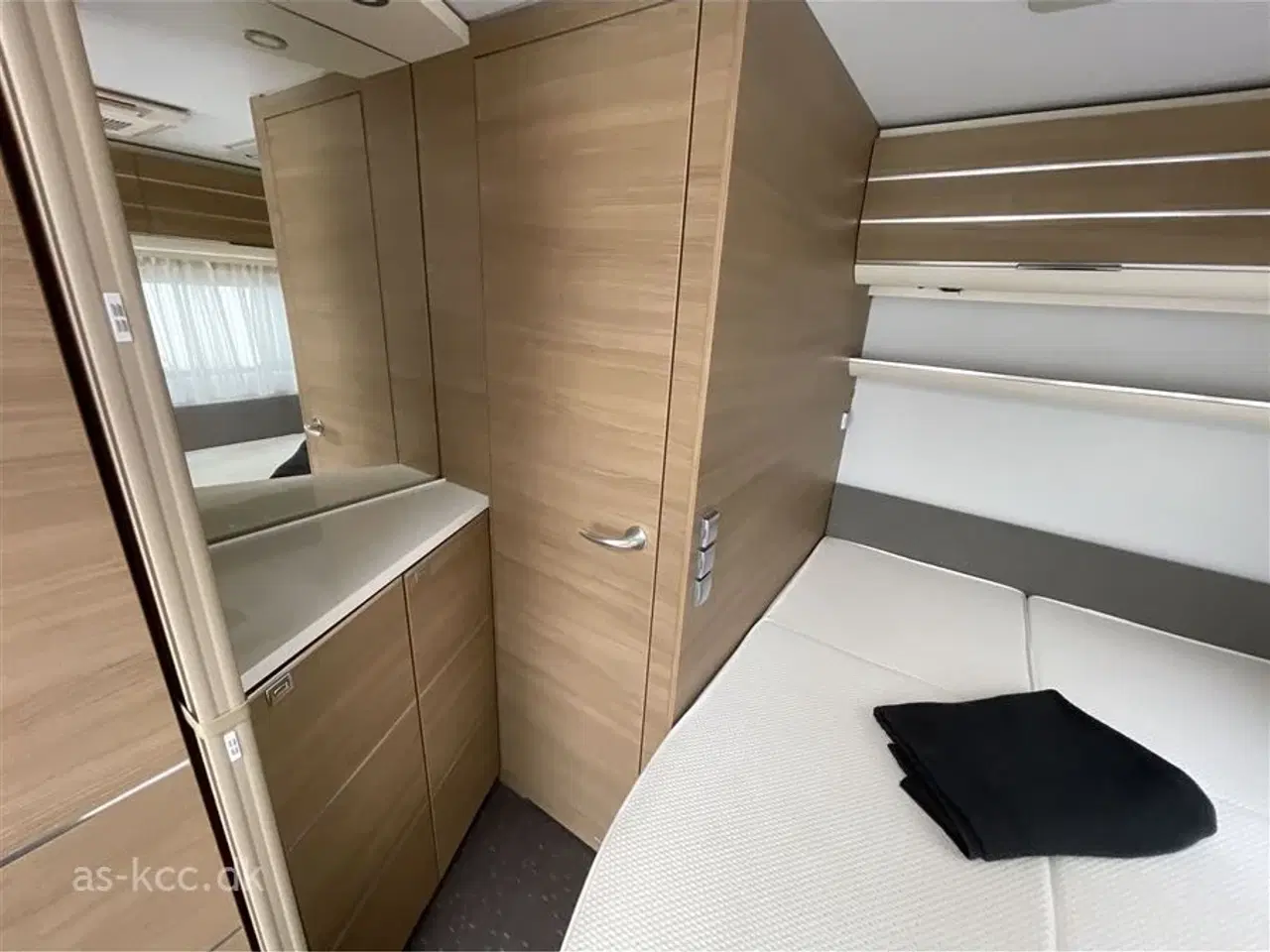 Billede 6 - 2020 - Adria Adora 472 UP Supreme Edition   Adria Adora 472 UP årg. 2020 Mover, cykelstativ, SunShine med front. 4 sovepladser, 4 siddepladser. Alde Centralvarme