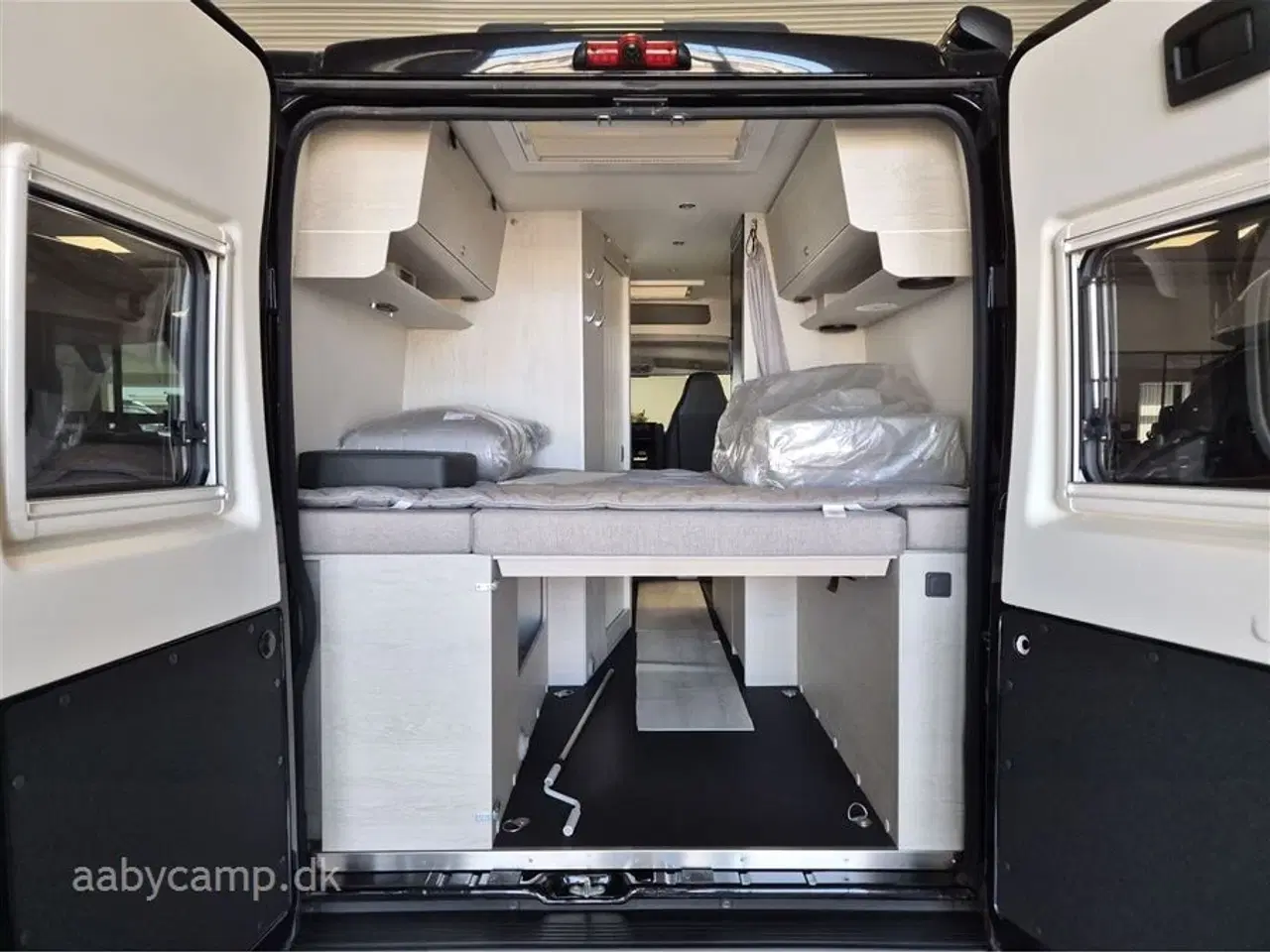 Billede 6 - 2023 - Tourne 6.0   solcelle. 200 Ah lithium Batteri. 2000w Inverter. kompressor køleskab. Elektrisk gulvvarme. Webasto Dieselfyr. Anhængertræk. udvendig bruser. Kun 43,000 km!!!