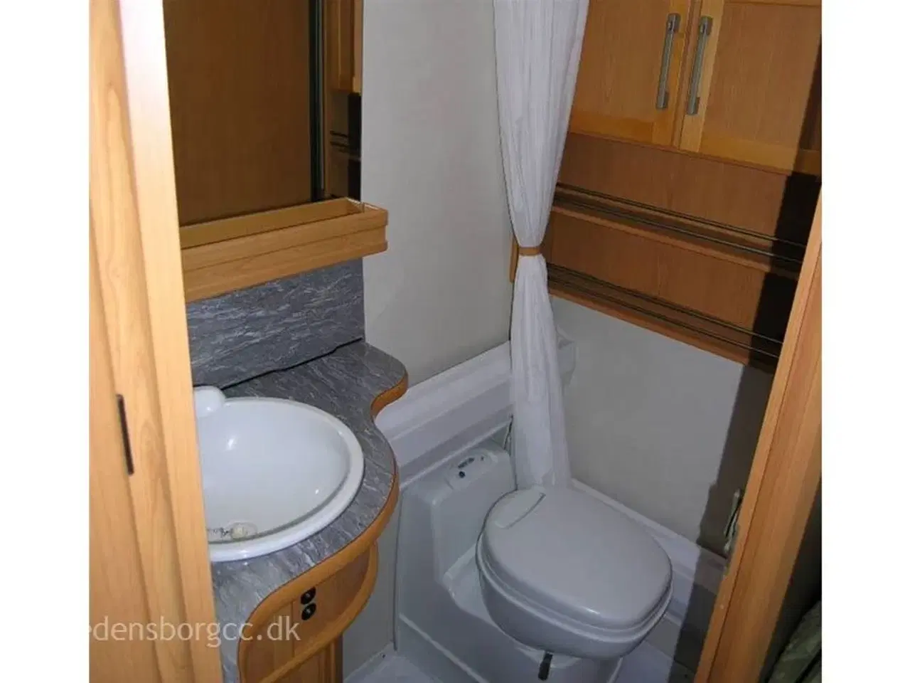 Billede 4 - 2007 - Kabe Royal 590 XL KS   MEGET UDSTYR BLA. KLIMA OG MOVER.