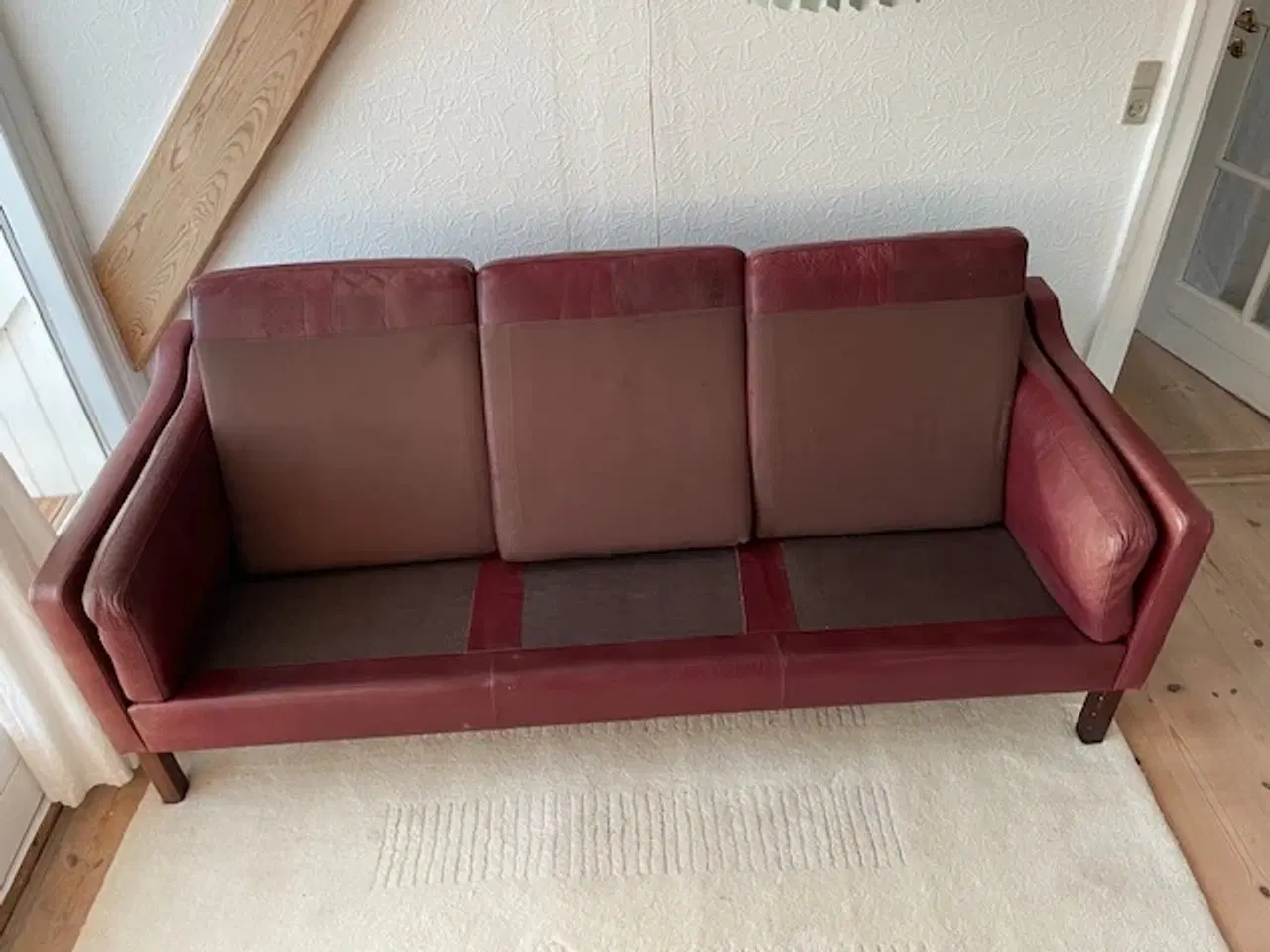 Billede 2 - 3 pers.sofa i rød-brunt læder